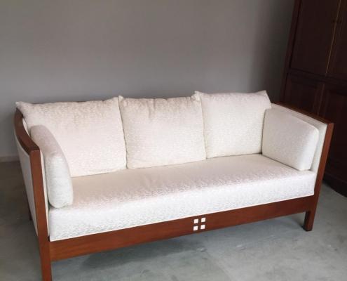 95FB438F-E0D1-4085-8132-C1D0EAA84208